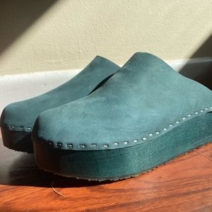 NEVER WORN: Bryr clogs size 39 monochrome juniper